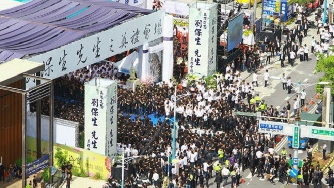 Chiều 7/9, hàng nghìn người tụ tập ở thành phố Tân Đài Bắc, Đài Loan để tiễn đưa Lưu Bảo Sinh. 