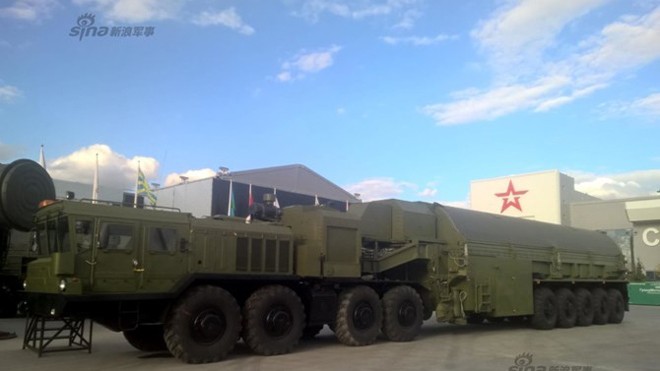 Các trang mạng Nga mới đây đăng tải hình ảnh hiếm hoi về phương tiện vận chuyển trên bộ dành riêng cho tên lửa đạn đạo Bulava được thiết kế để triển khai trên các tàu ngầm hạt nhân chiến lược.