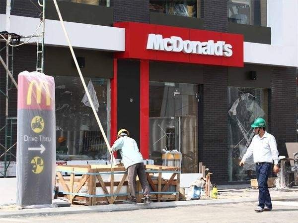 Cửa hàng McDonald’s trong giai đoạn chờ khai trương