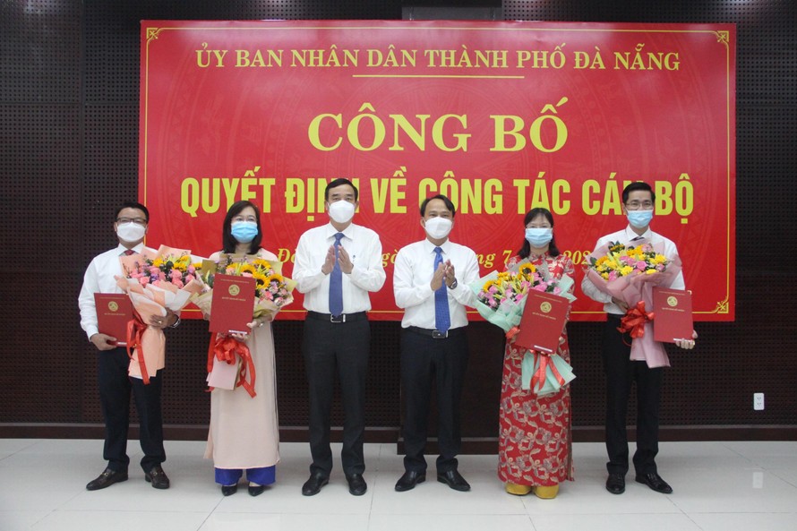 Quang cảnh buổi lễ công bố quyết định về công tác cán bộ của UBND TP Đà Nẵng.