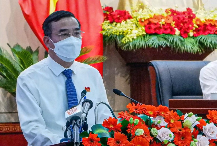 Ông Lê Trung Chinh, Chủ tịch UBND TP Đà Nẵng phát biểu tại kỳ họp thứ 2, HĐND TP Đà Nẵng khoá X. 