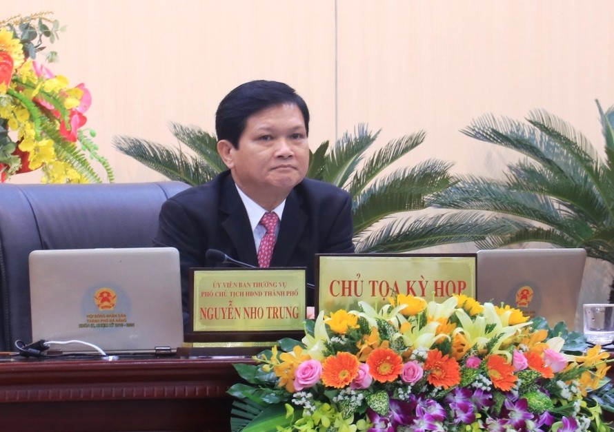 Ông Nguyễn Nho Trung, Phó chủ tịch HĐND thành phố Đà Nẵng chủ tọa kỳ họp thứ 6 HĐND thành phố khóa IX