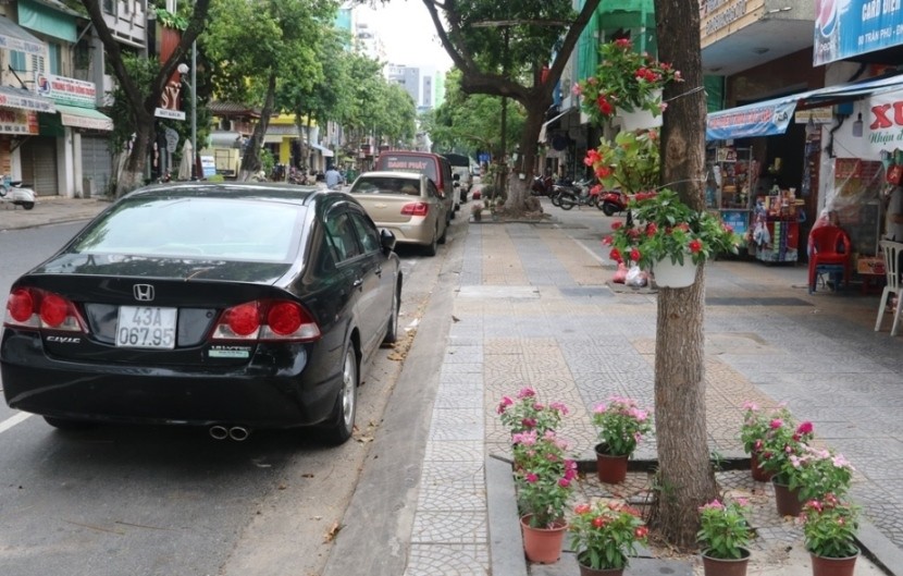 Từ ngày 1/1/2018 các loại ô tô đỗ trên hai tuyến đường Trần Phú và Bạch Đằng (quận Hải Châu, TP Đà Nẵng) sẽ phải trả phí.