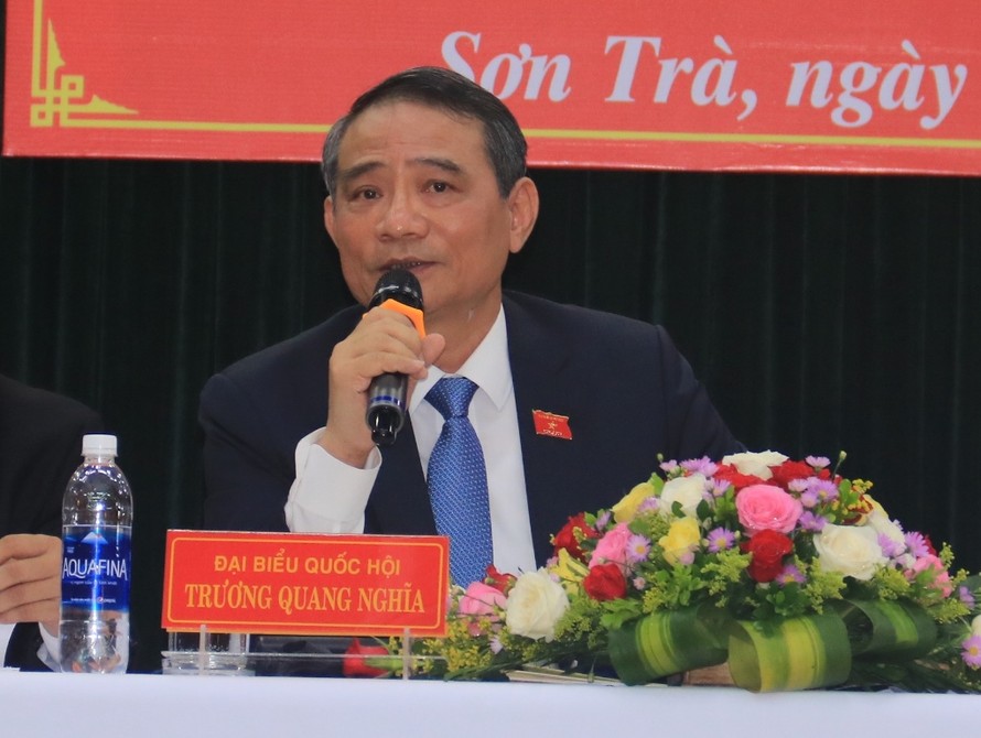 Ông Trương Quang Nghĩa, Bí thư Thành ủy Đà Nẵng tại buổi tiếp xúc cử tri. Ảnh Nguyễn Thành