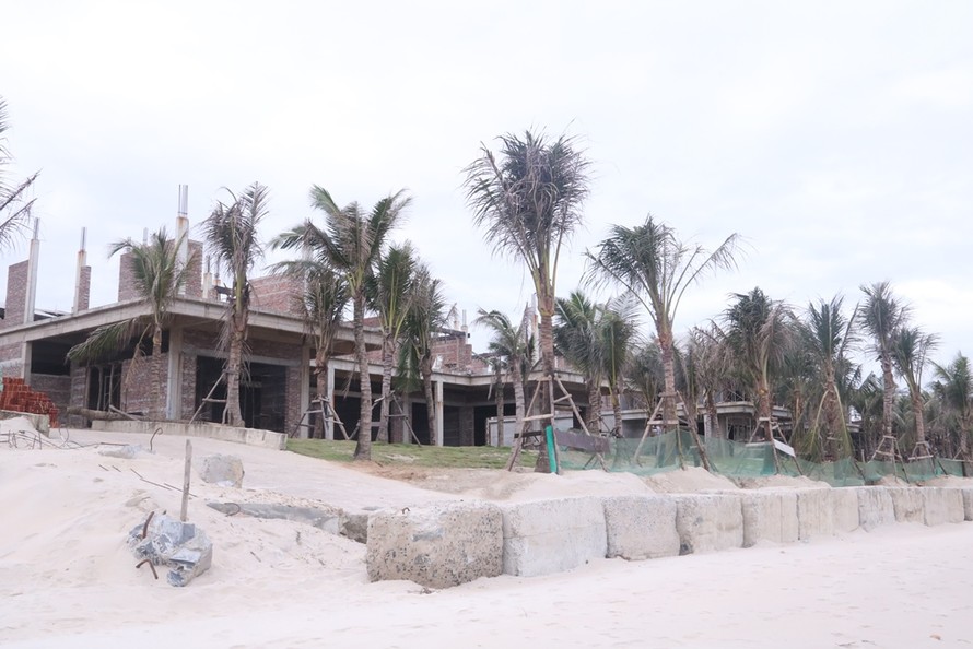 Một góc dự án khu du lịch biển The Song Đà Nẵng vừa bị xử phạt 100 triệu đồng. Ảnh Nguyễn Thành