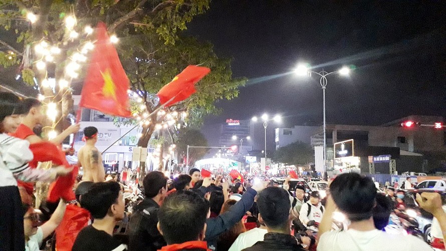 Ngươi dân Đà Nẵng ăn mừng chiến thắng cua đội tuyển U23 Việt Nam