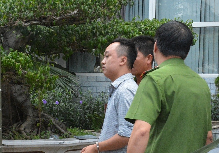 Đối tượng Đỗ Lê Vũ vừa bị Công an thành phố Đà Nẵng bắt để điều tra làm rõ hành vi "lừa đảo chiếm đoạt tài sản". 