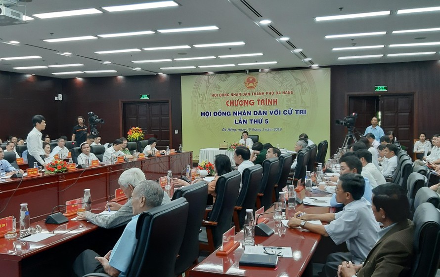 Quang cảnh chương trình Hội đồng nhân dân với cử tri lần thứ 5 do HĐND TP Đà Nẵng tổ chức. 