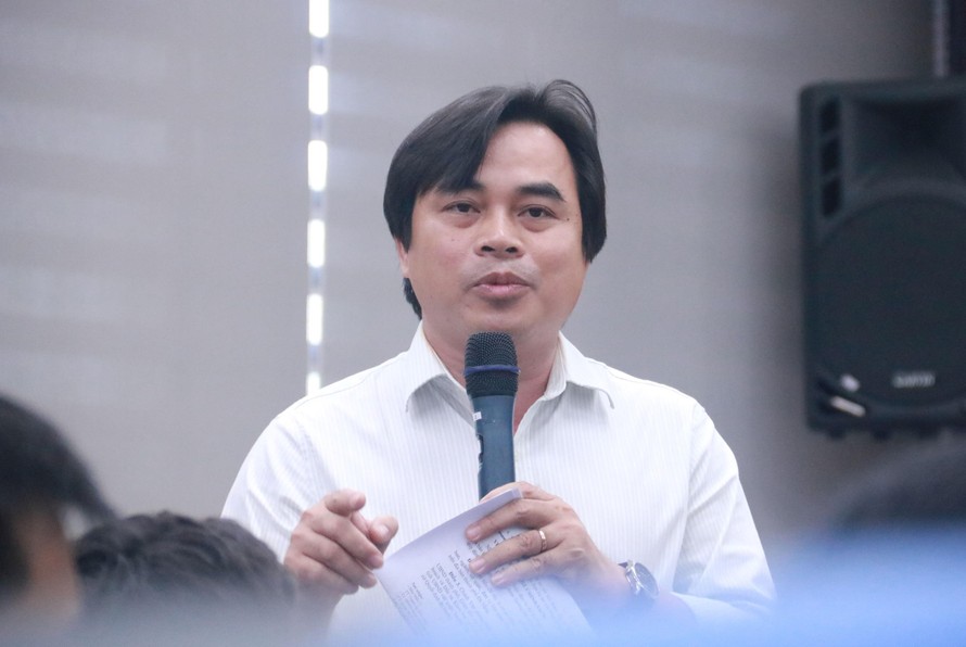 Ông Tô Văn Hùng, Giám đốc sở TN&MT TP Đà Nẵng nhận được hàng loạt câu hỏi liên quan đến công nghệ nhà máy đốt rác phát điện tại buổi họp báo. 