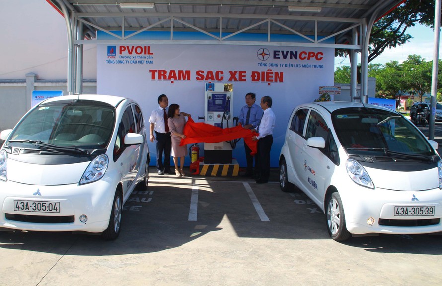 Trạm sạc ô tô điện đầu tiên ở Đà Nẵng được đưa vào sử dụng. Ảnh: Nguyễn Thành