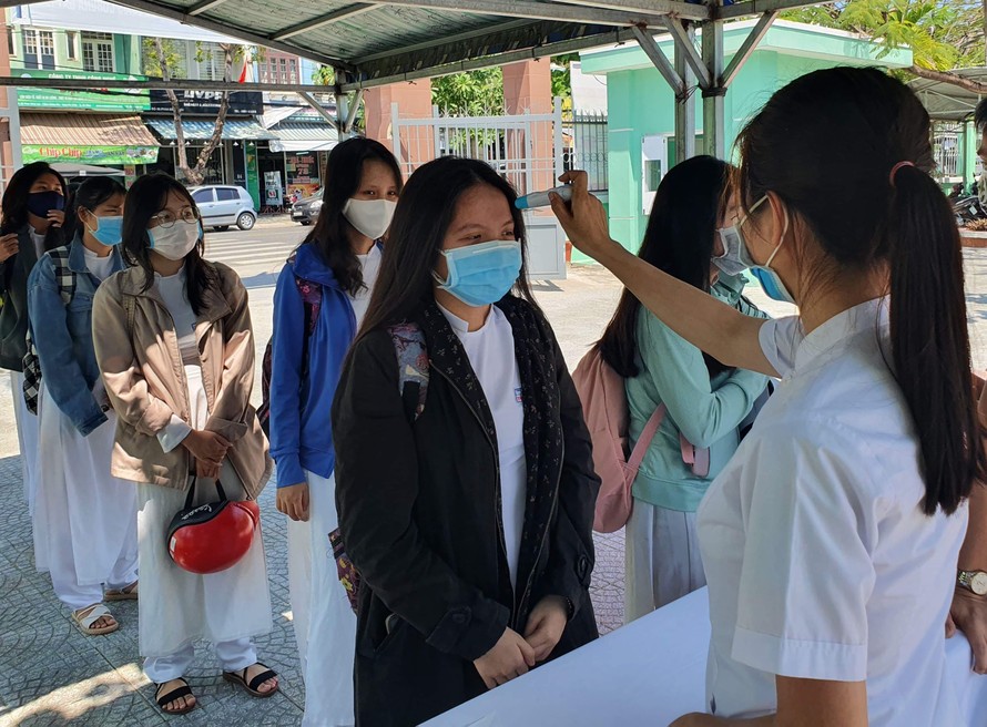 Khoảng 14.000 học sinh và cán bộ coi thi ở Đà Nẵng sẽ được xét nghiệm SARS-CoV-2 để chuẩn bị cho kỳ thi tốt nghiệp THPT đợt 2. 