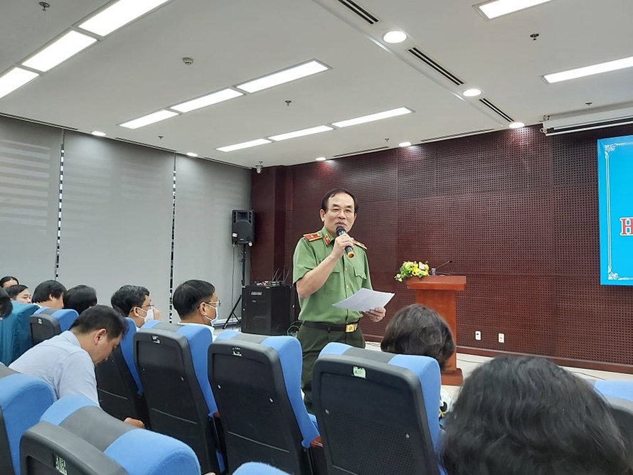 Thiếu tướng Vũ Xuân Viên, Giám đốc Công an TP Đà Nẵng trả lời báo chí tại buổi họp báo. 