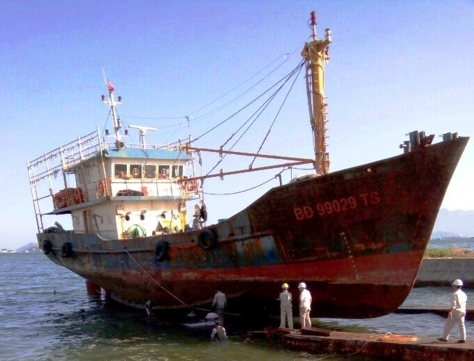 Hàng loạt tàu cá vỏ thép đóng theo Nghị định 67 bị hư hỏng, nằm bờ