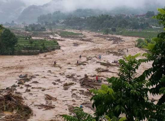 Nhiều khu vực ở huyện Mường La (Sơn La) tan hoang sau lũ.