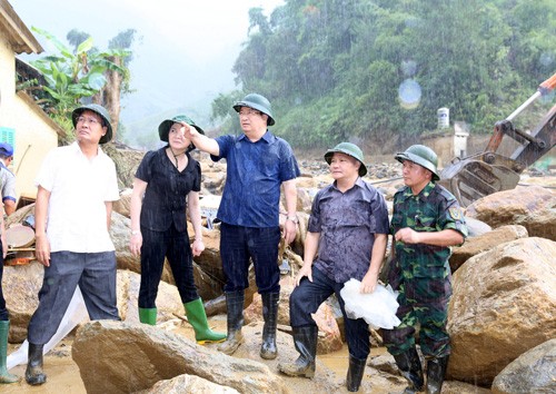 Phó thủ tướng Trịnh Đình Dũng kiểm tra công tác phòng chống, khắc phục hậu quả mưa lũ ở Yên Bái