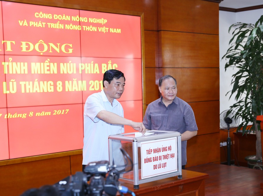 Bộ trưởng NN&PTNT Nguyễn Xuân Cường kêu gọi cán bộ viên chức toàn ngành ủng hộ bà con vùng thiệt hại nặng do mưa lũ ở vùng núi phía Bắc