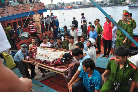 Một ngư dân của Quảng Ngãi bị phía người trên tàu Philippines bắn chết năm 2015