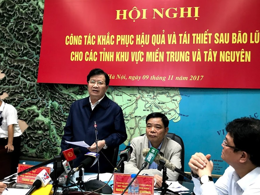 Phó Thủ tướng Trịnh Đình Dũng yêu cầu các bộ, ngành phải cử các đoàn xuống các địa phương giúp người dân khắc phục hậu quả sau bão lũ