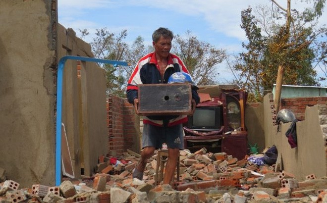 Bão số 12 (bão Damrey) gây thiệt hại nặng nề cho các tỉnh miền Trung