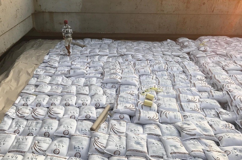 Việc các doanh nghiệp trúng thầu nhiều hợp đồng xuất khẩu đã kích thích giá lúa gạo trong nước tăng theo
