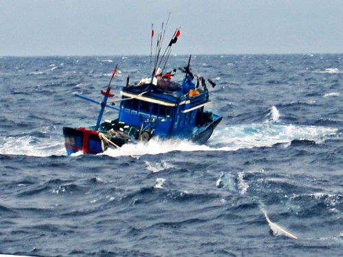 Khu vực Nam biển Đông, vùng biển từ Bình Thuận đến Cà Mau có gió Tây Nam mạnh cấp 6 có lúc cấp 7, giật cấp 9, sóng biển cao từ 2-4m, gây nguy hiểm cho tàu cá