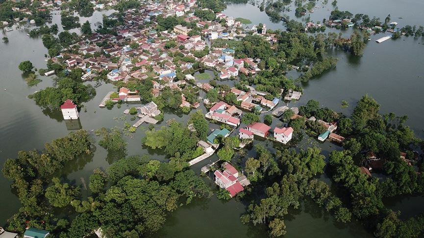 Nhiều xã của huyện Chương Mỹ (Hà Nội) dự kiến sẽ còn ngập lụt trong nhiều ngày tới (Ảnh: Mạnh Thắng)