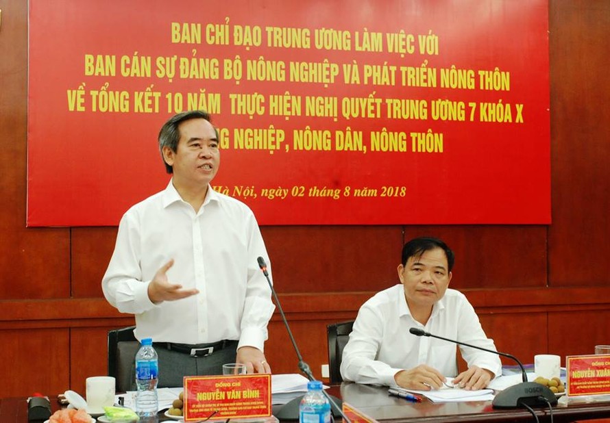 Ủy viên Bộ Chính trị, Bí thư Trung ương Đảng, Trưởng ban Kinh tế Trung tương Nguyễn Văn Bình làm việc với Bộ NN&PTNT về tổng kết 10 năm Nghị quyết về tam nông