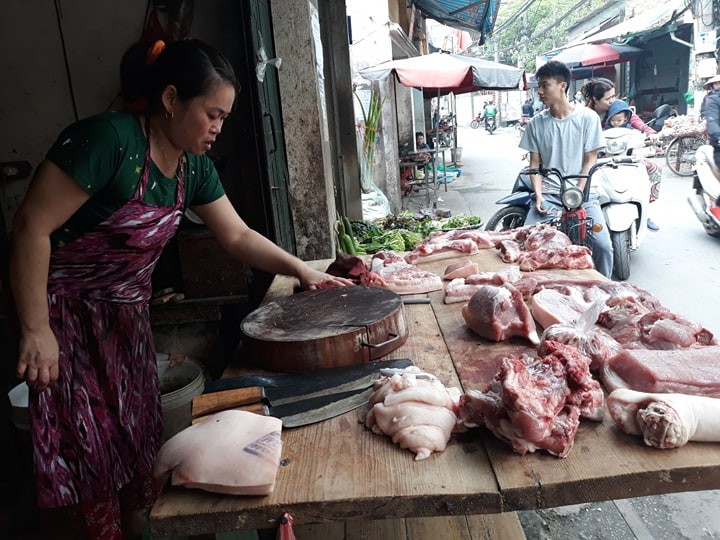 Do thông tin về dịch tả lợn châu Phi, sức sức tiêu thụ thịt lợn ở các chợ tại Hà Nội có giảm.