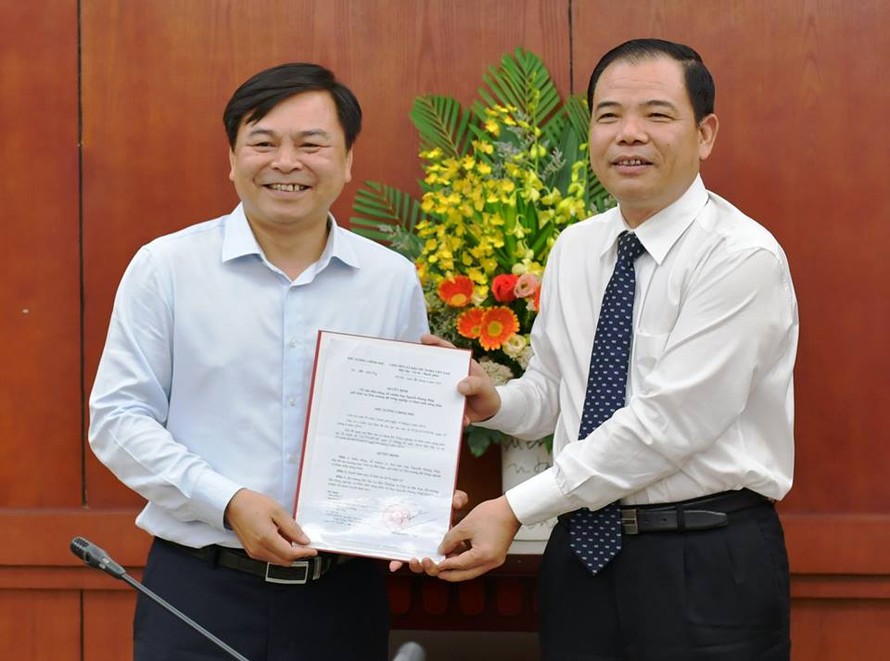 Bộ trưởng NN&PTNT Nguyễn Xuân Cường trao Quyết định bổ nhiệm ông Nguyễn Hoàng Hiệp giữ chức Thứ trưởng Bộ NN&PTNT