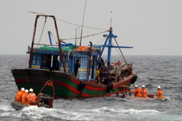 Các lực lượng cứu hộ cứu nạn vẫn tích cực tìm kiếm 10 ngư dân mất tích (Ảnh minh họa)