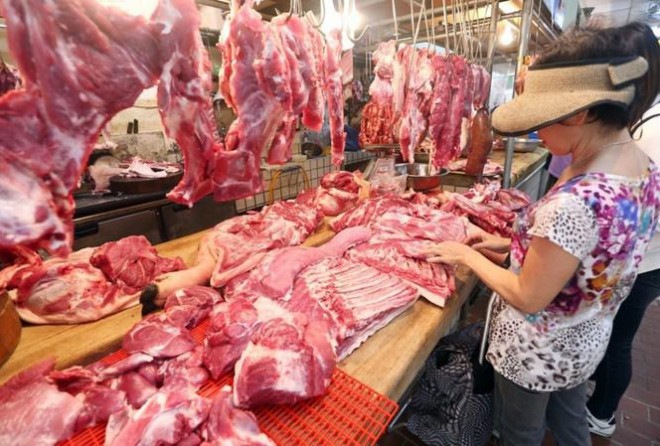 Do thiếu nguồn cung, người tiêu dung vẫn phải mua thịt lợn với giá cao nhất ngưởng