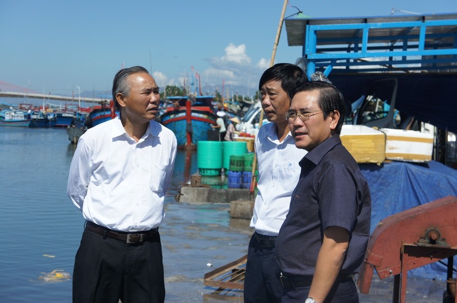 Thứ trưởng Bộ NN&PTNT Phùng Đức Tiến đi kiểm tra cảng cá Đông Hải (Ninh Thuận) 