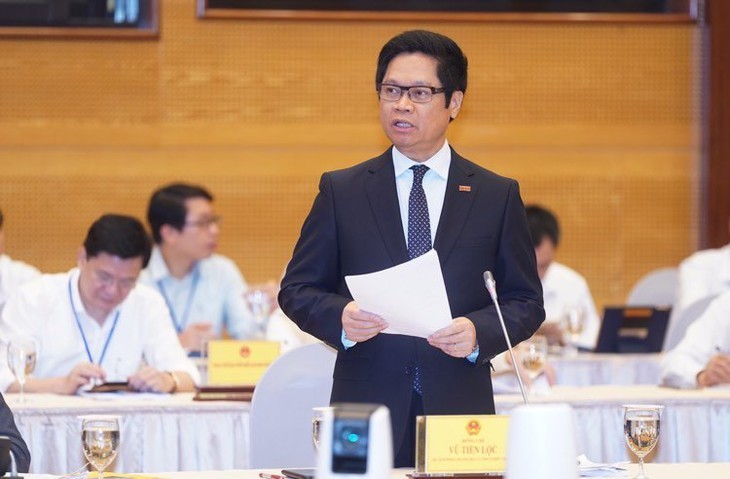 Chủ tịch VCCI Vũ Tiến Lộc cho biết, phần lớn các Dn chưa tiếp cận được các gói hỗ trợ của Chính phủ bị ảnh hưởng của dịch COVID-19, vì tính thực thi rất khó.