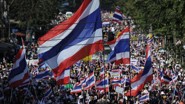 Đoàn người biểu tình trên khắp đường phố Bangkok của Thái Lan