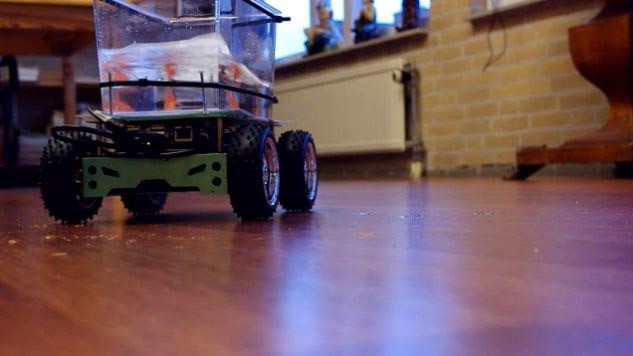 robot bể cá thông minh di chuyển theo chuyển động của cá