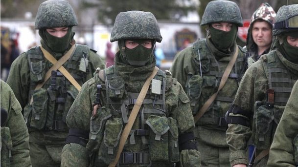 Những lính Nga bịt mặt trên bán đảo Crimea, Ukraine