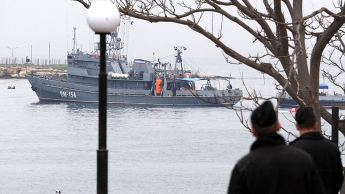 Một tàu Nga tại vịnh Sevastopol, Crimea, Ukraine