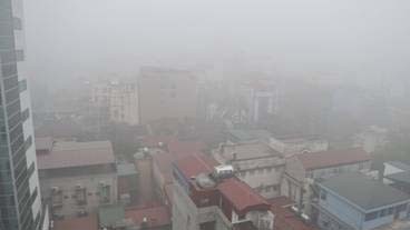  Hà Nội bị sương mù, mưa phùn bao phủ. Trong ảnh: một góc phố Nguyễn Du