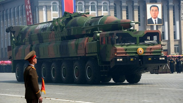 Một tên lửa của Triều Tiên trên quảng trường Kim Nhật Thành ở Bình Nhưỡng