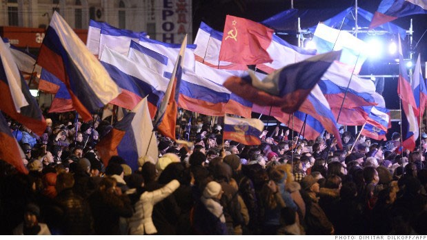 Người Crimea vẫy cờ Nga ăn mừng ngày trưng cầu dân ý sáp nhập vào Nga