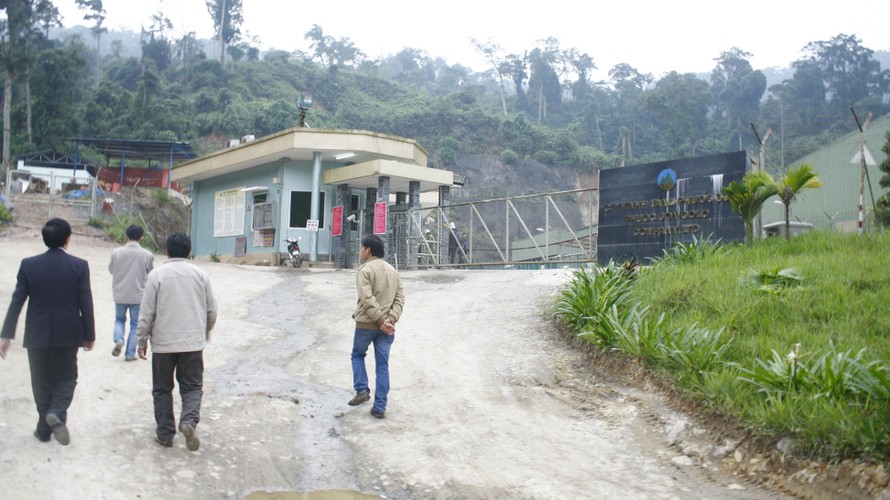 Nhà máy vàng Phước Sơn đóng cửa tạm thời vì bị phong tỏa. 
