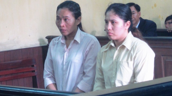 Hai bị cáo Roth Chan Da và Keo Thi Da tại phiên tòa phúc thẩm sáng nay 