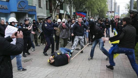 Một cảnh bạo lực ở Donetsk, đông Ukraine