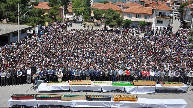 Thổ Nhĩ Kỳ chôn tập thể nạn nhân nổ mỏ than