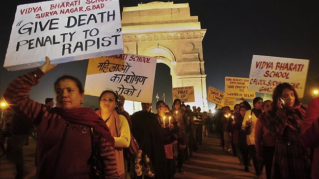 Một cuộc biểu tình yêu cầu trừng phạt đích đáng kẻ hiếp dâm và bảo vệ phụ nữ, trẻ em gái ở Ấn Độ