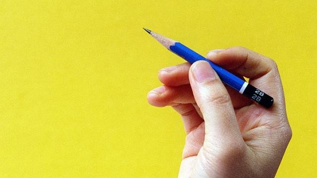 Một quan chức Trung Quốc cho rằng nguyên nhân khiến trẻ ngộ độc chì là do thói quen cắn bút 