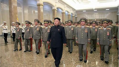 Lãnh đạo Triều Tiên Kim Jong Un cùng các tướng lĩnh quân đội đến thăm Cung Kumsusan 