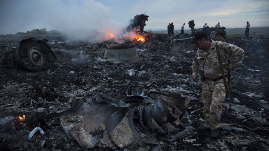 Hiện trường rơi máy bay MH17
