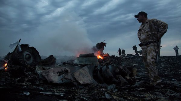 Hiện trường máy bay Malaysia rơi ở Ukraine