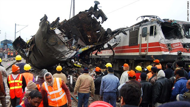 Hiện trường một vụ tai nạn tàu hỏa khác ở Ấn Độ năm 2010